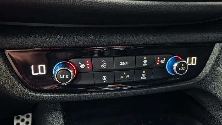 OPEL Insignia -