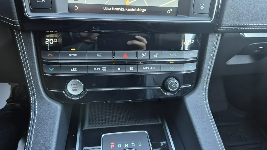 JAGUAR F-Pace -