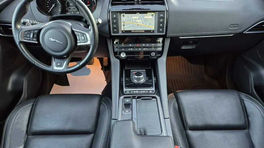 JAGUAR F-Pace -