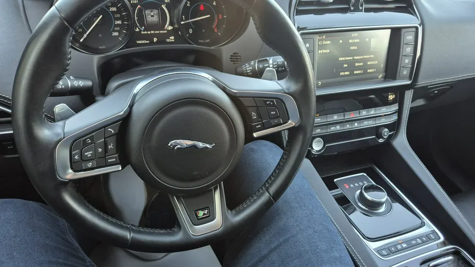 JAGUAR F-Pace -
