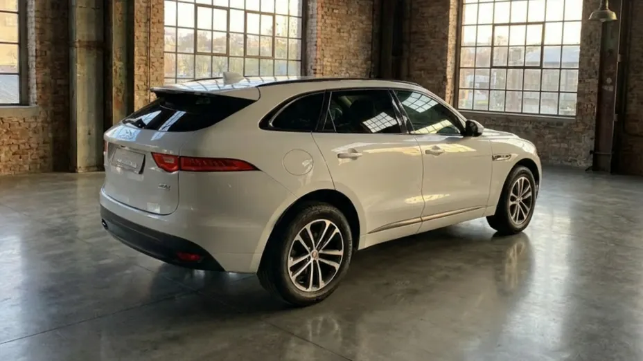 JAGUAR F-Pace -