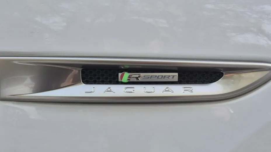 JAGUAR F-Pace -