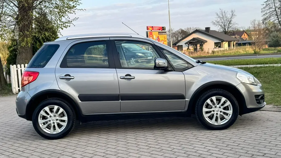 SUZUKI SX4 -
