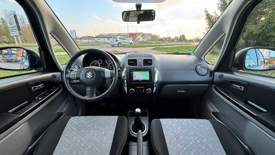SUZUKI SX4 -