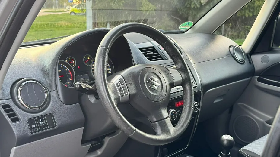 SUZUKI SX4 -