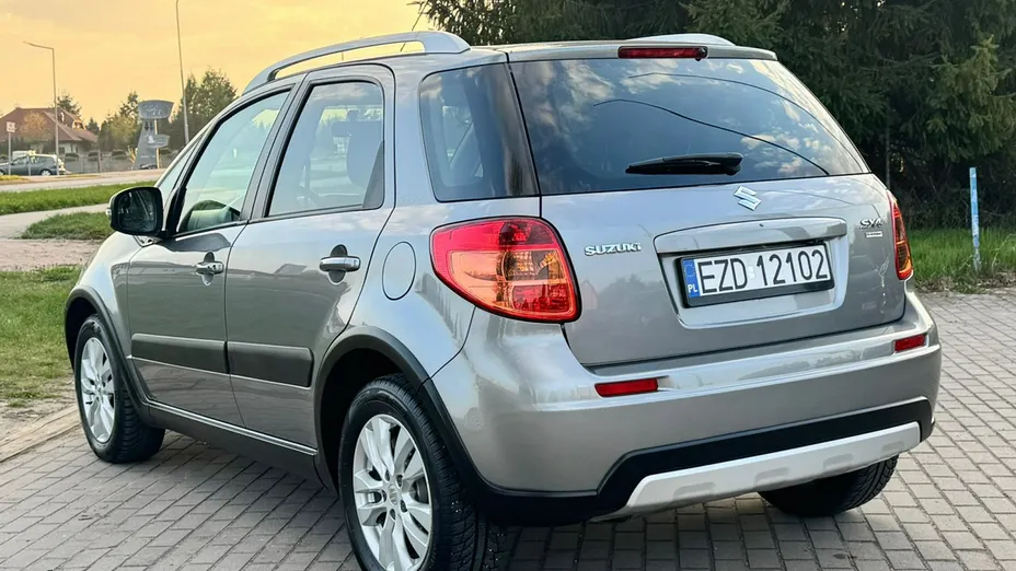 SUZUKI SX4 -