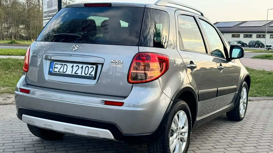 SUZUKI SX4 -
