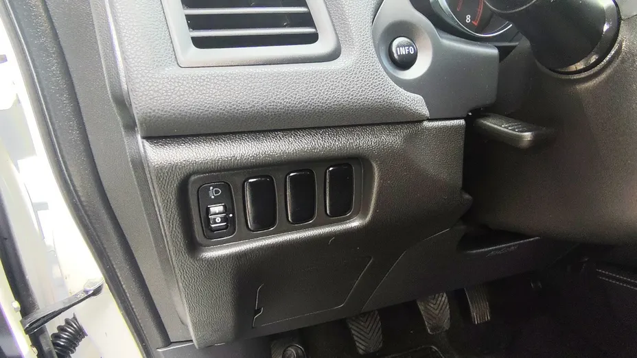 MITSUBISHI ASX -