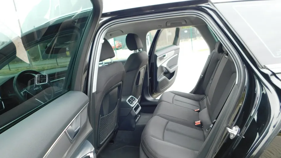 AUDI A6 -