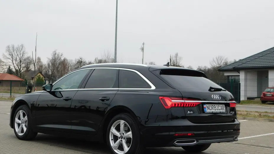 AUDI A6 -