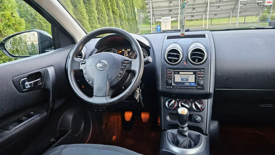 NISSAN Qashqai -