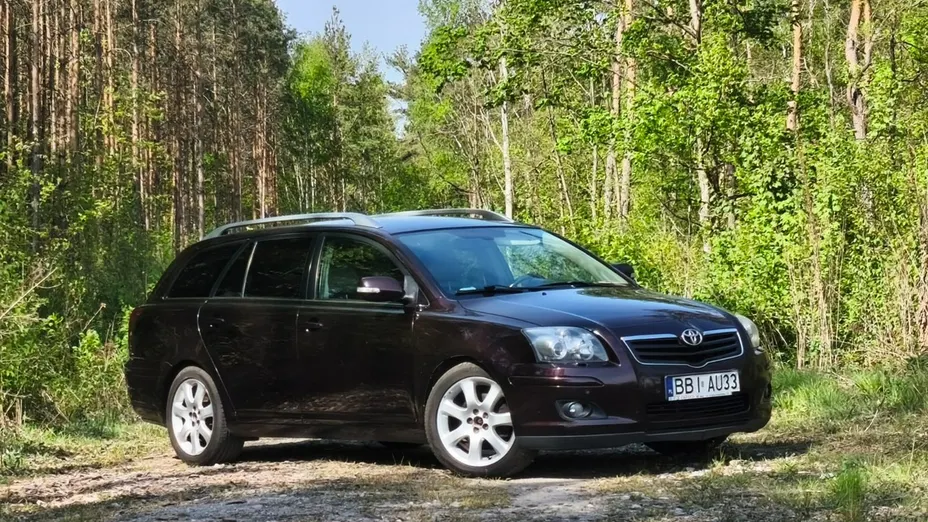 TOYOTA Avensis -