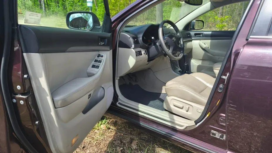 TOYOTA Avensis -