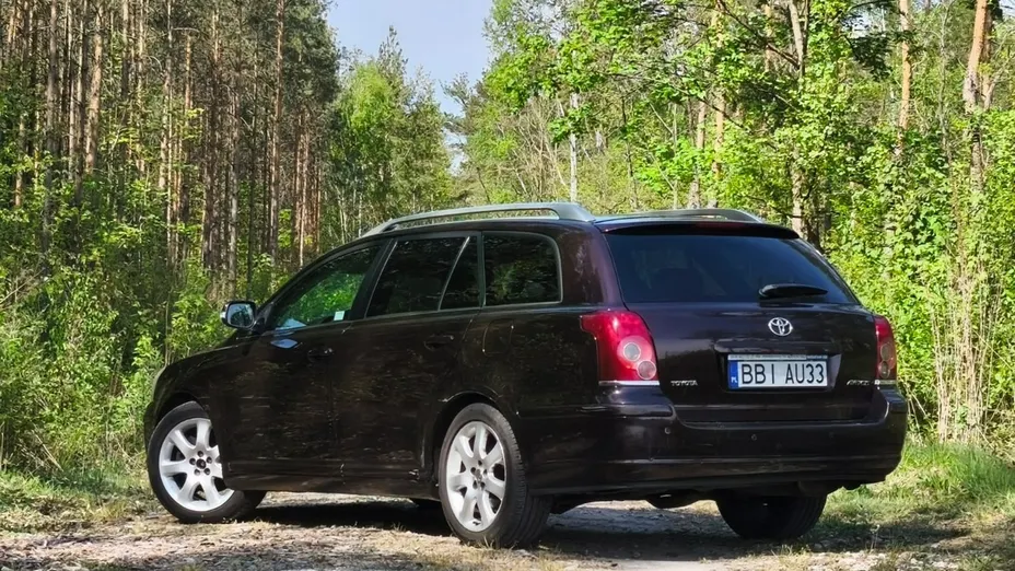 TOYOTA Avensis -