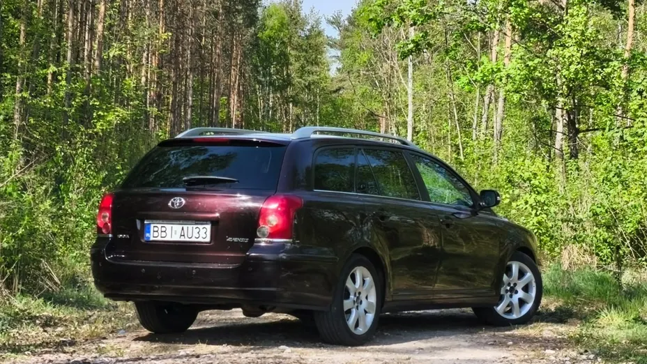 TOYOTA Avensis -