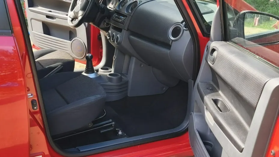 MITSUBISHI Colt -