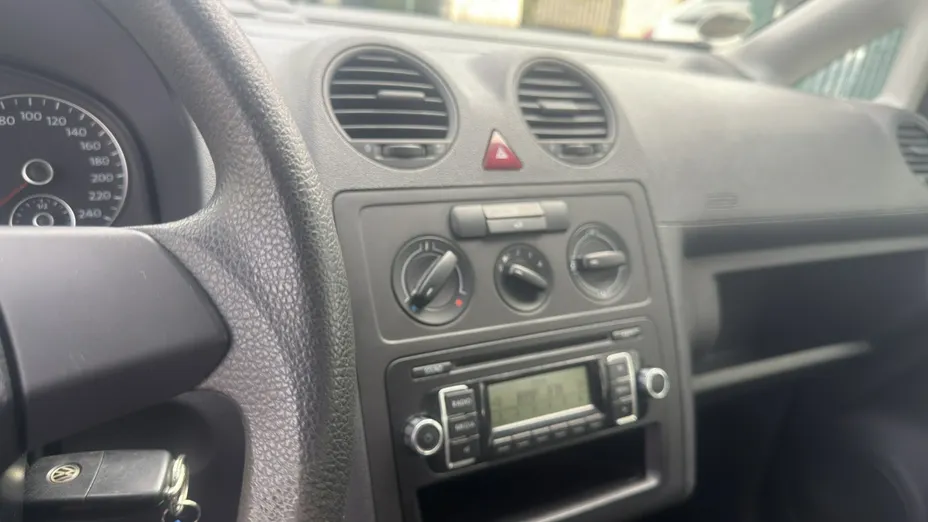 VOLKSWAGEN Caddy -