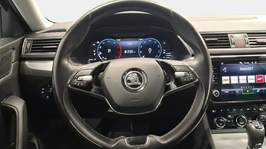 SKODA Superb -