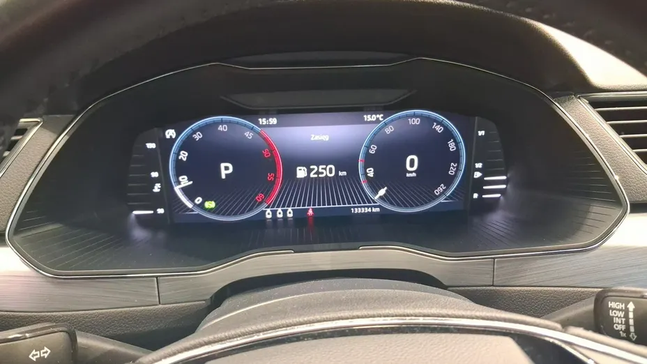 SKODA Superb -
