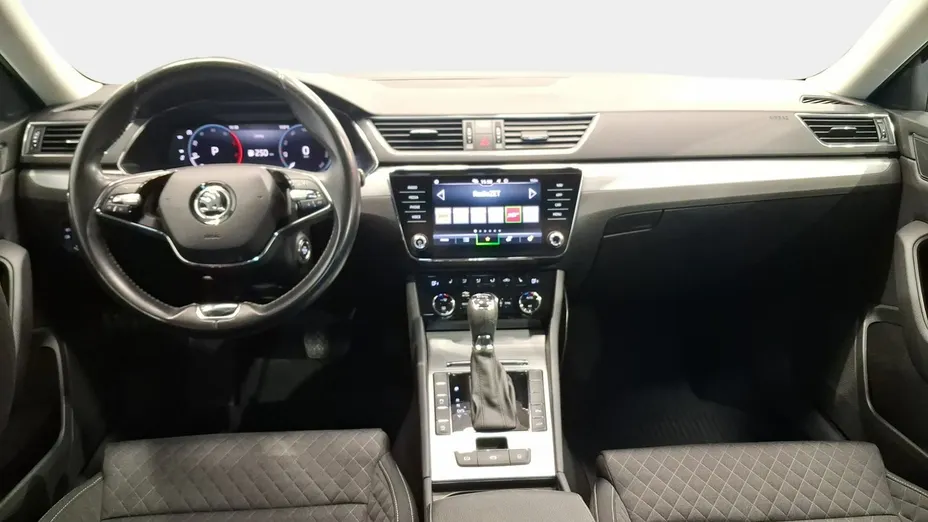 SKODA Superb -