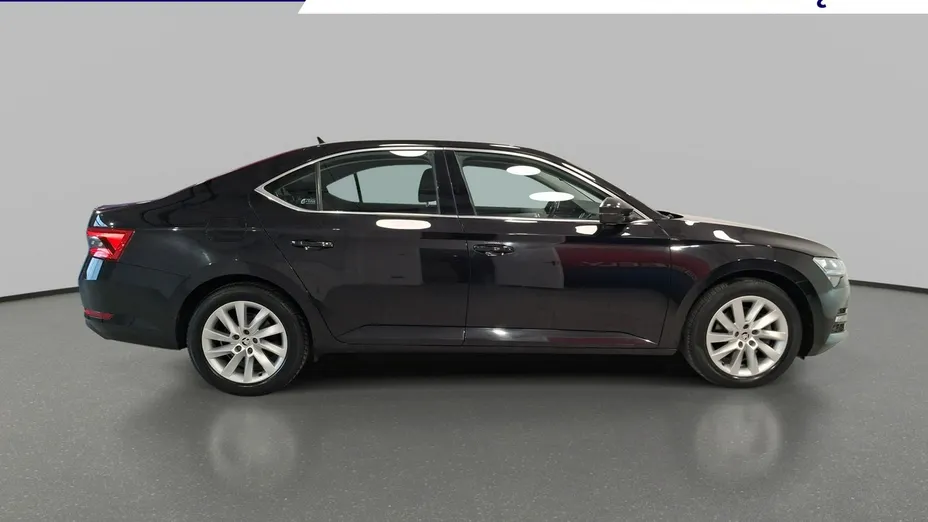 SKODA Superb -