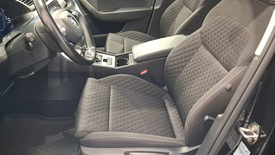 SKODA Superb -