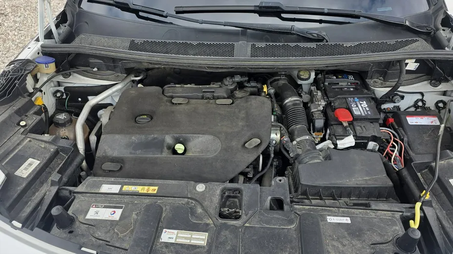 PEUGEOT 5008 -