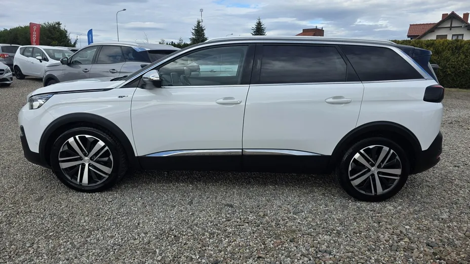 PEUGEOT 5008 -
