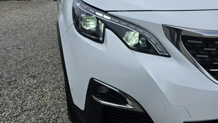 PEUGEOT 5008 -