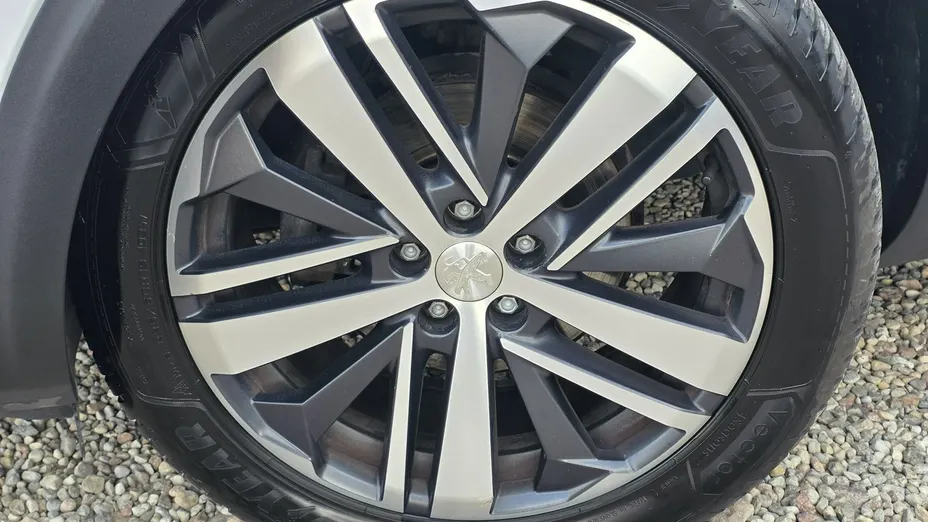 PEUGEOT 5008 -