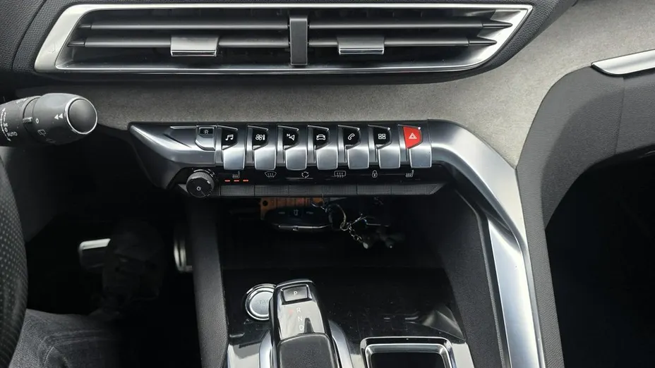 PEUGEOT 5008 -