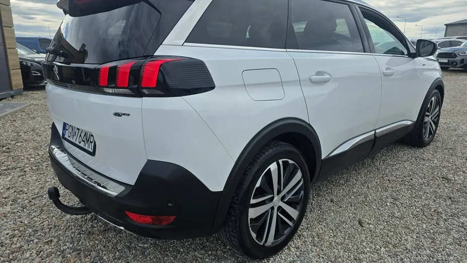 PEUGEOT 5008 -