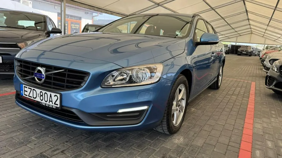 VOLVO V60 -