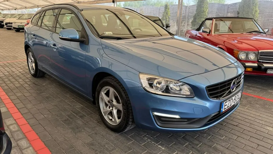 VOLVO V60 -