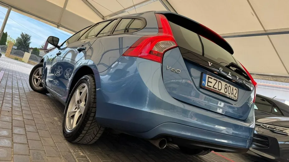 VOLVO V60 -
