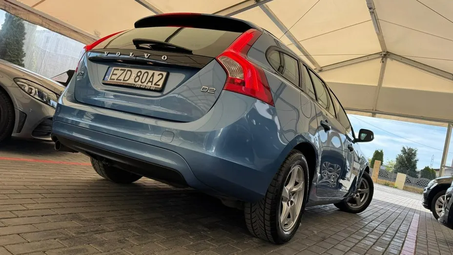 VOLVO V60 -