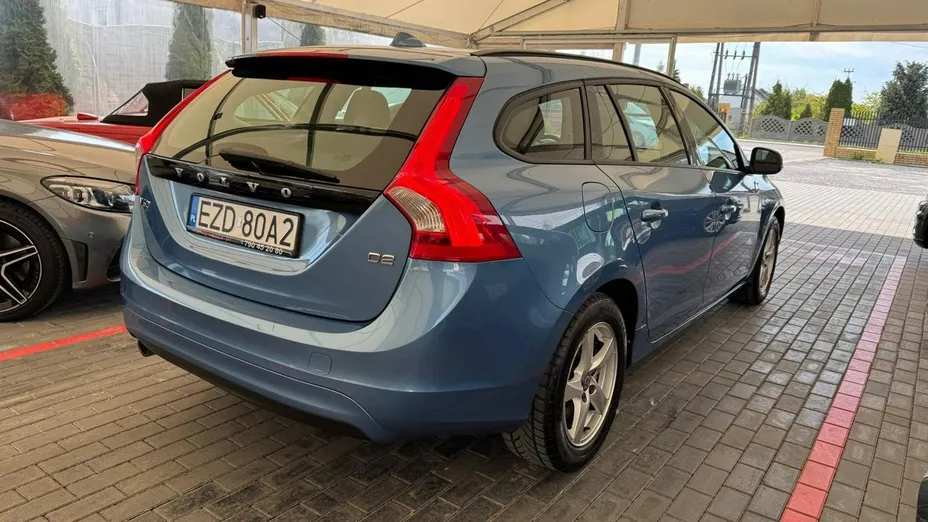 VOLVO V60 -