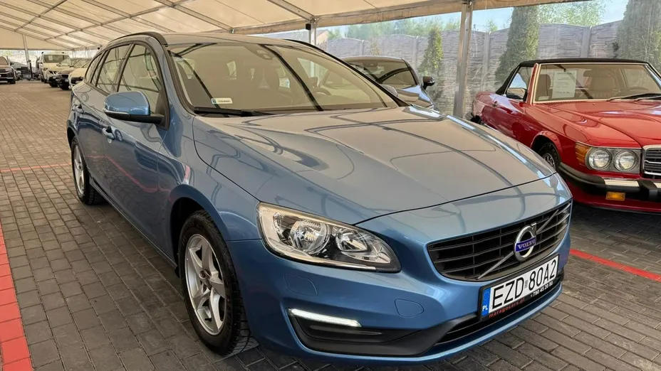 VOLVO V60 -