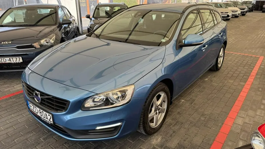 VOLVO V60 -