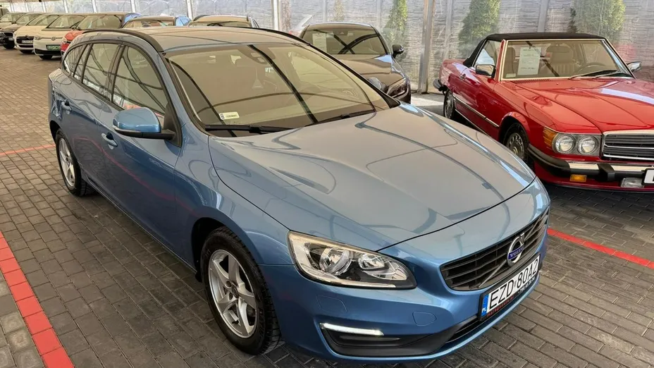 VOLVO V60 -