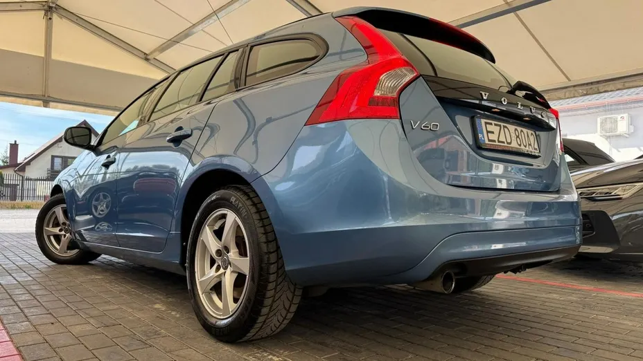 VOLVO V60 -