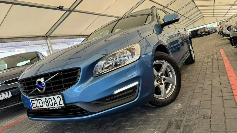 VOLVO V60 -