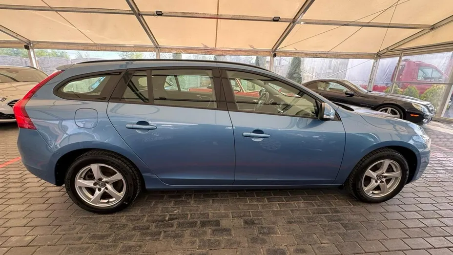 VOLVO V60 -