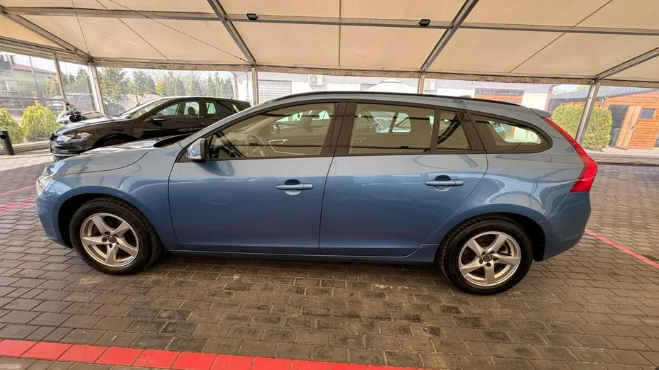 VOLVO V60 -