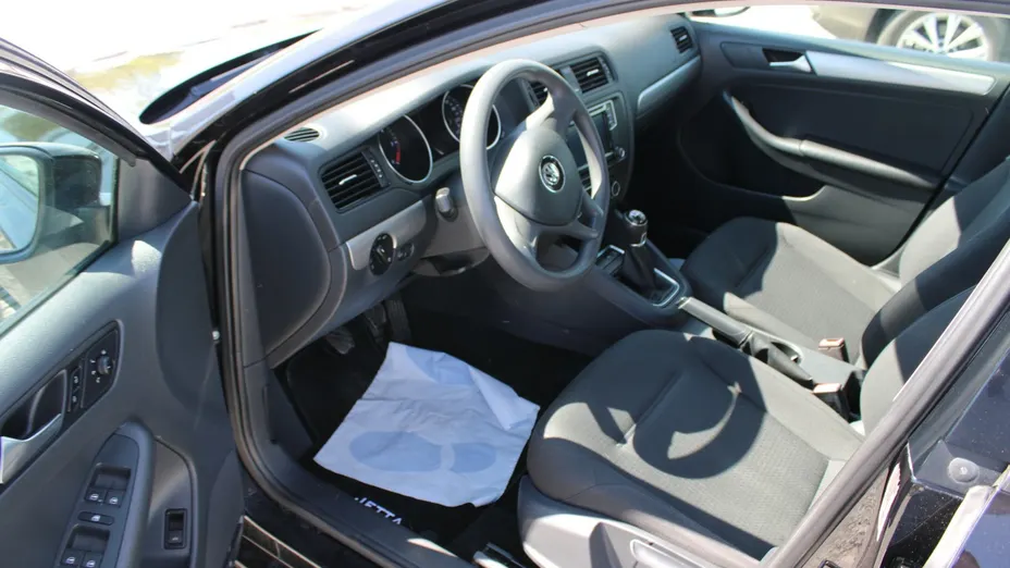 VOLKSWAGEN Jetta -