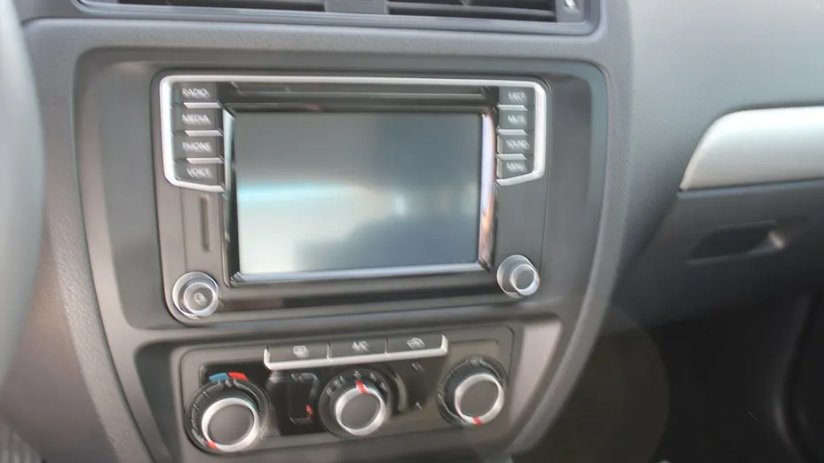 VOLKSWAGEN Jetta -