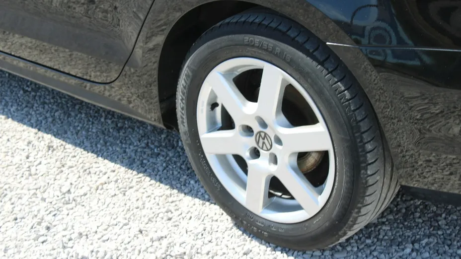 VOLKSWAGEN Jetta -