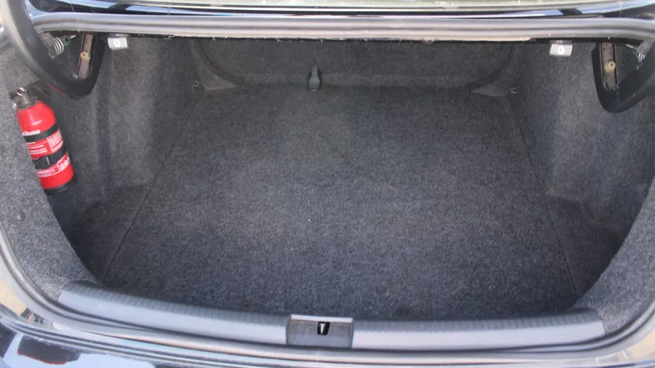 VOLKSWAGEN Jetta -