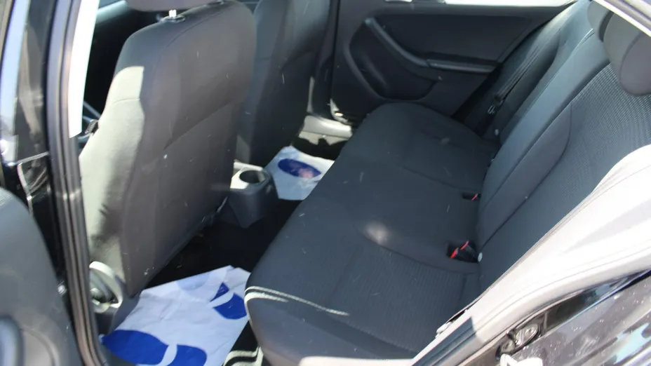 VOLKSWAGEN Jetta -