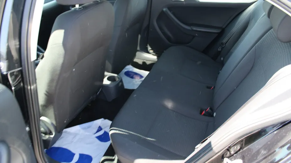VOLKSWAGEN Jetta -